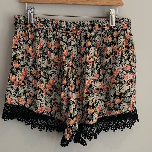 Topshop Flowy Floral High Waist Lace Trim Shorts - Picture 7 of 14